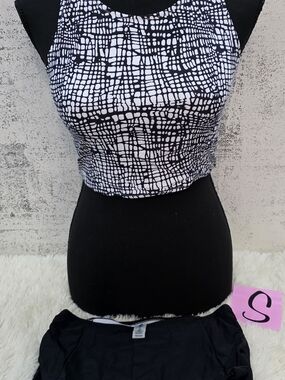 Black & White Grid Print Cropped Tank Top With Solid Black Bottoms